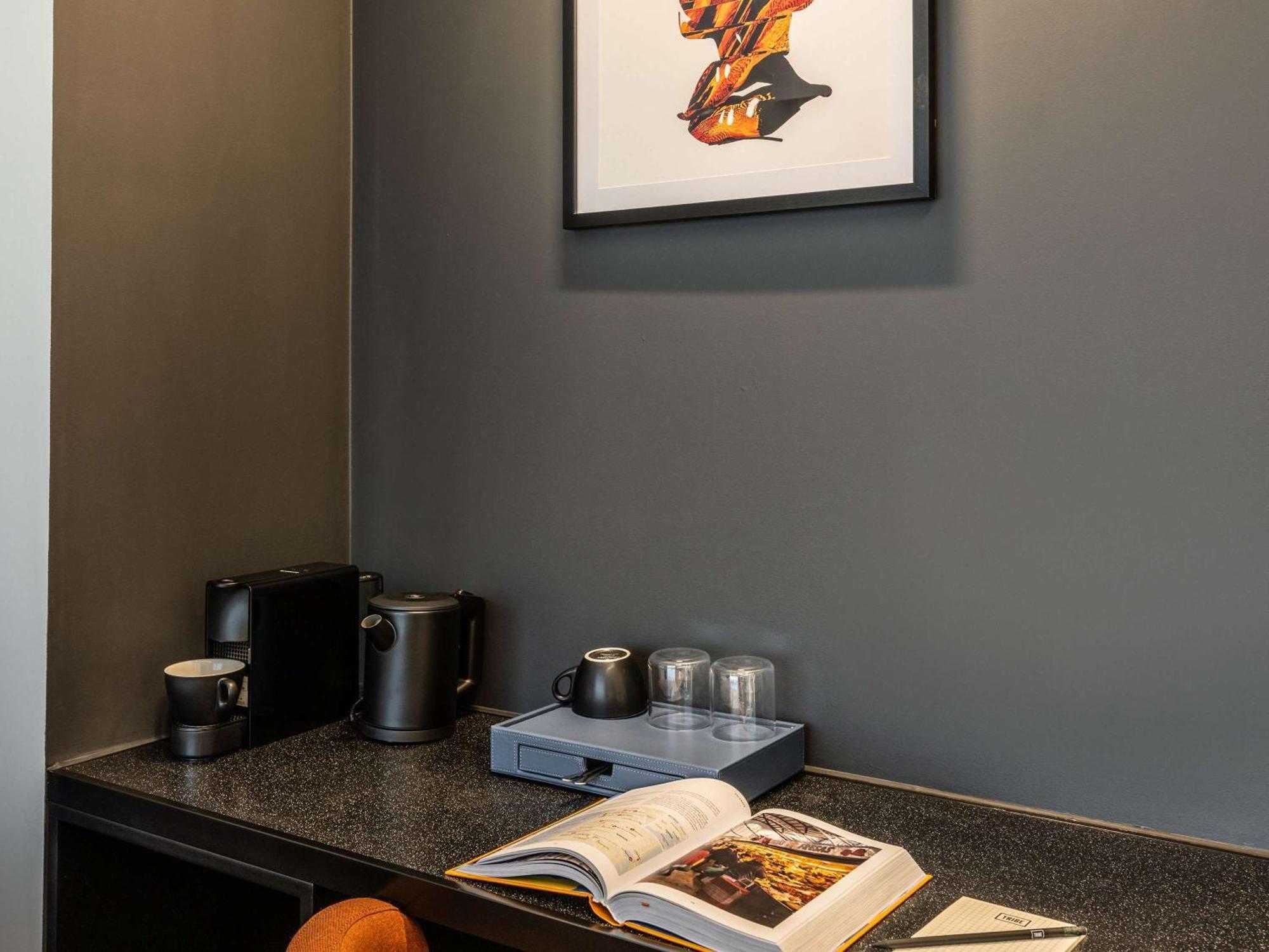 Tribe Manchester Airport By Accor Хейл Екстериор снимка