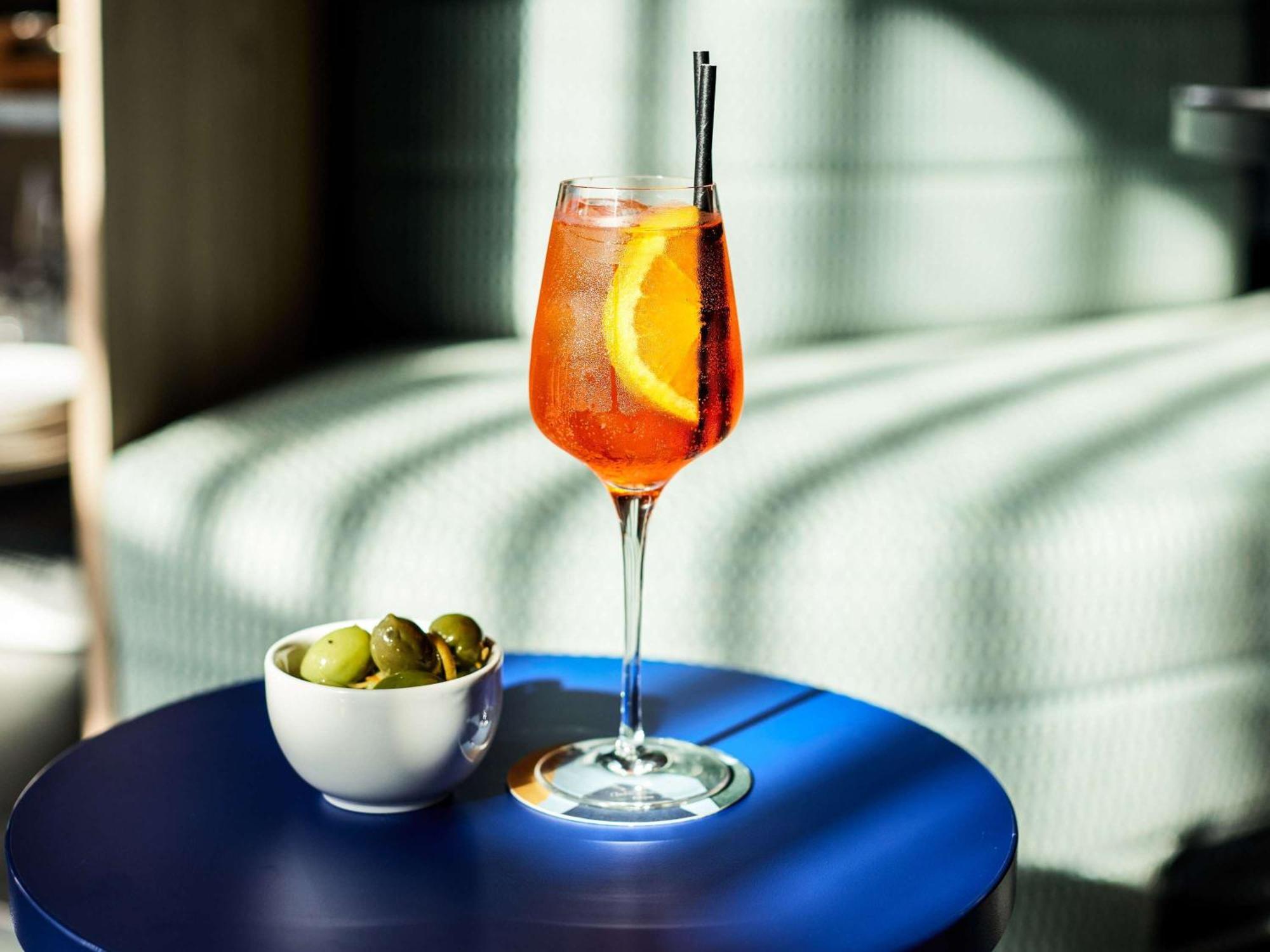 Tribe Manchester Airport By Accor Хейл Екстериор снимка