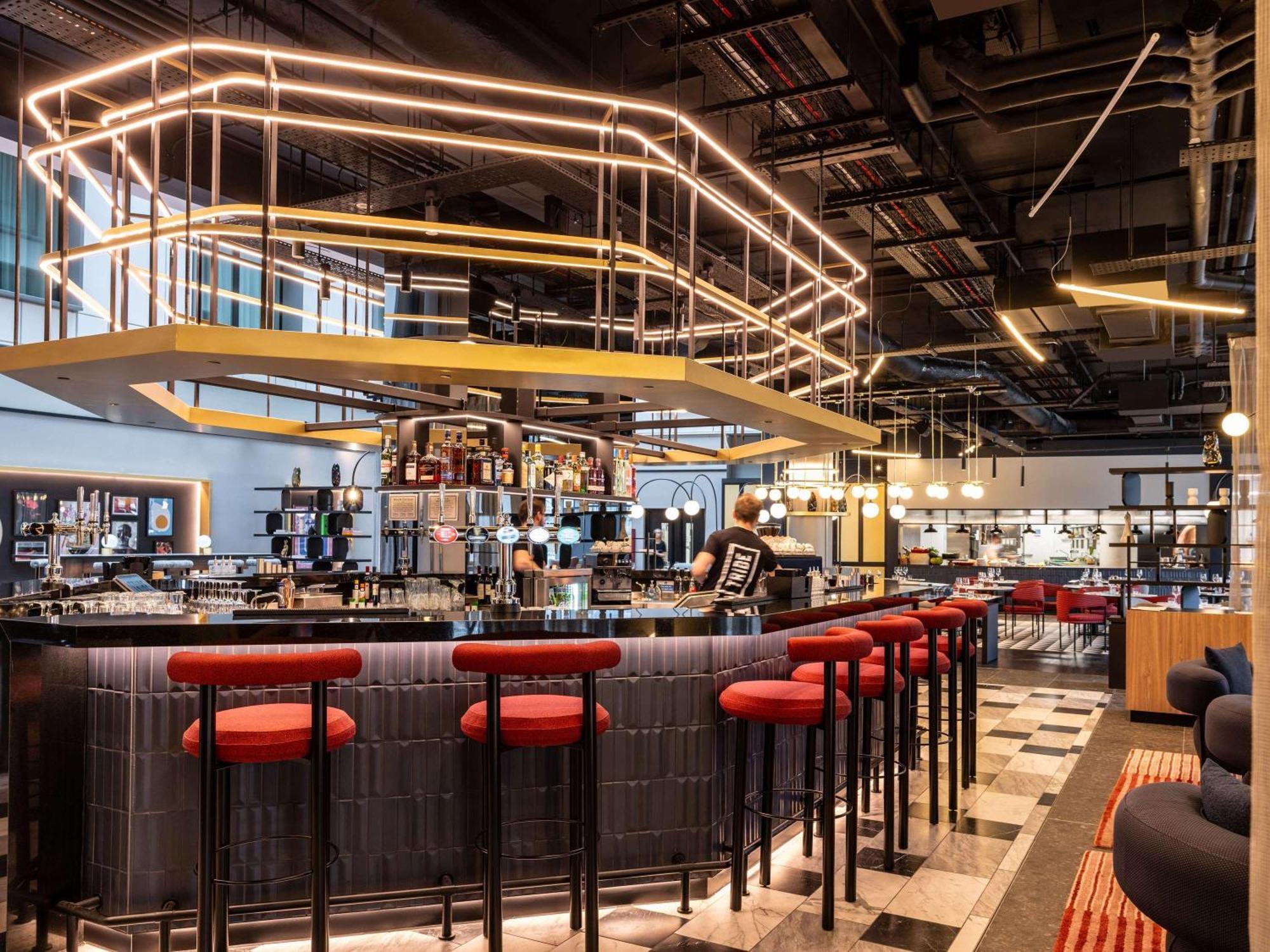 Tribe Manchester Airport By Accor Хейл Екстериор снимка