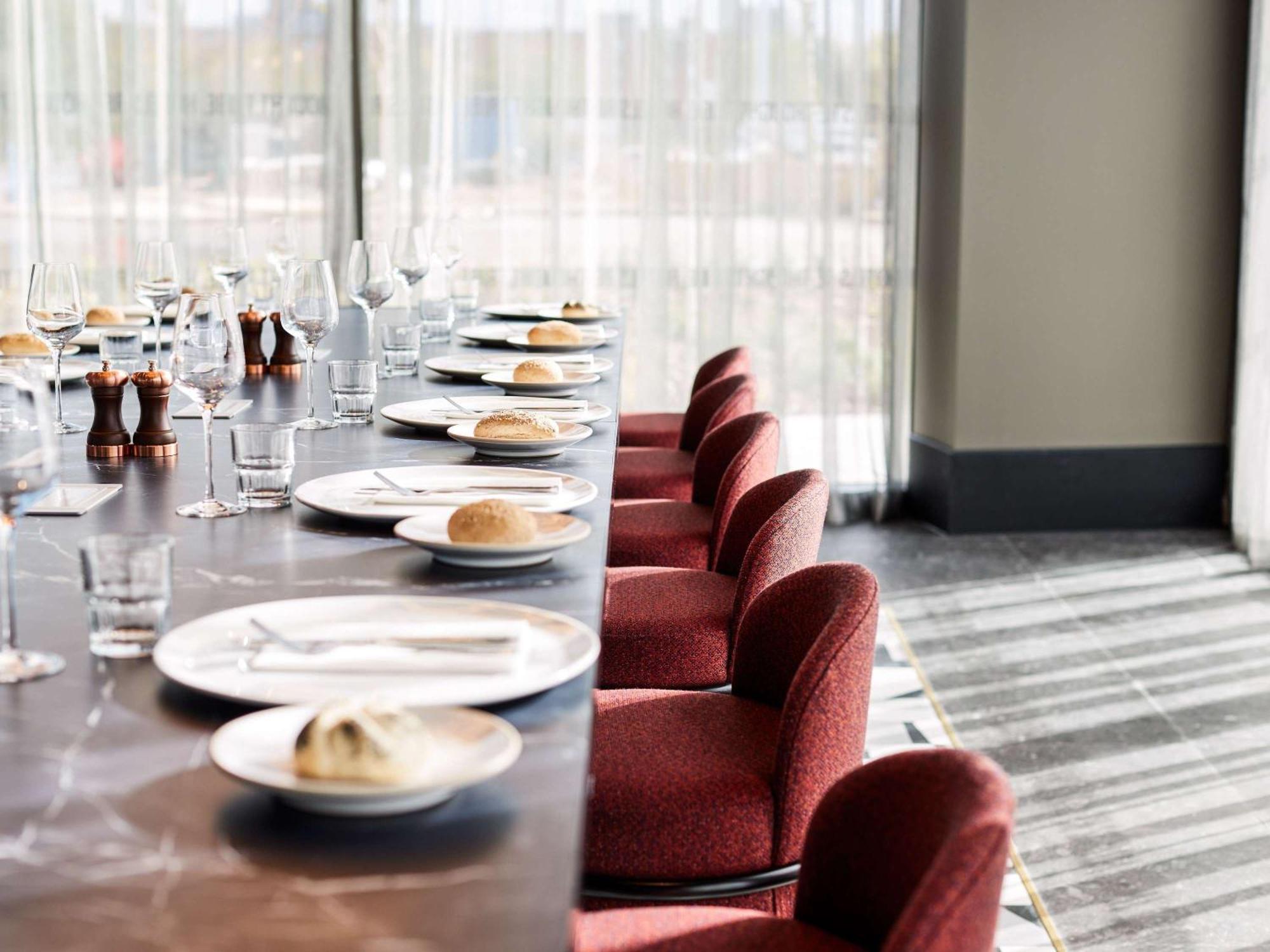 Tribe Manchester Airport By Accor Хейл Екстериор снимка