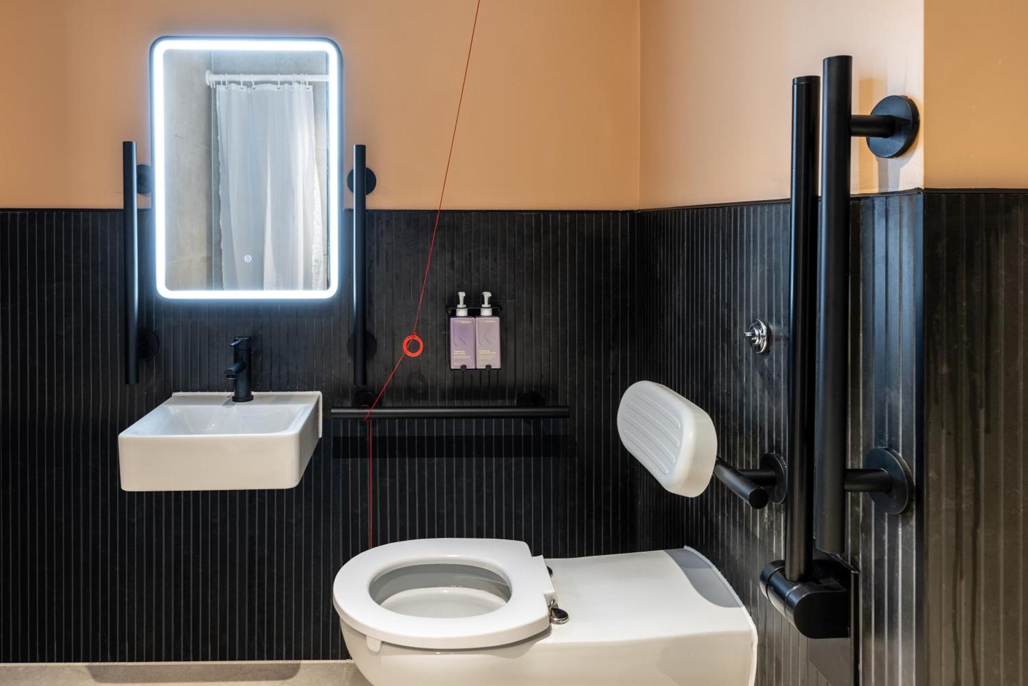 Tribe Manchester Airport By Accor Хейл Екстериор снимка