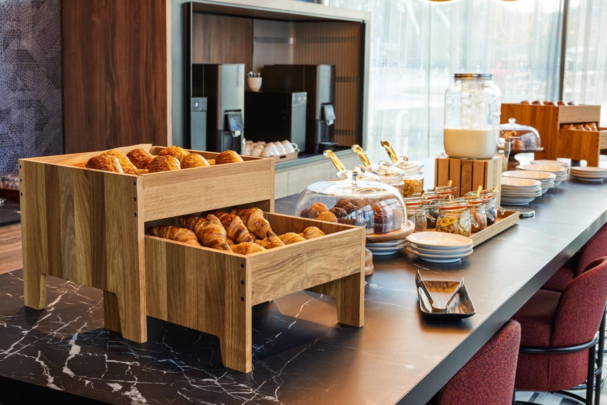 Tribe Manchester Airport By Accor Хейл Екстериор снимка