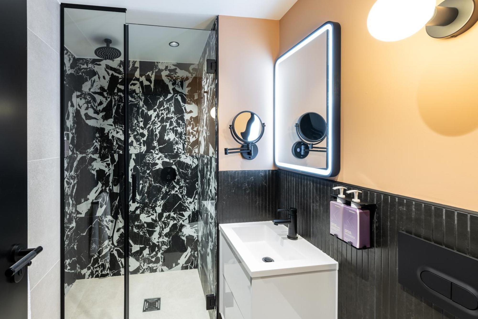 Tribe Manchester Airport By Accor Хейл Екстериор снимка