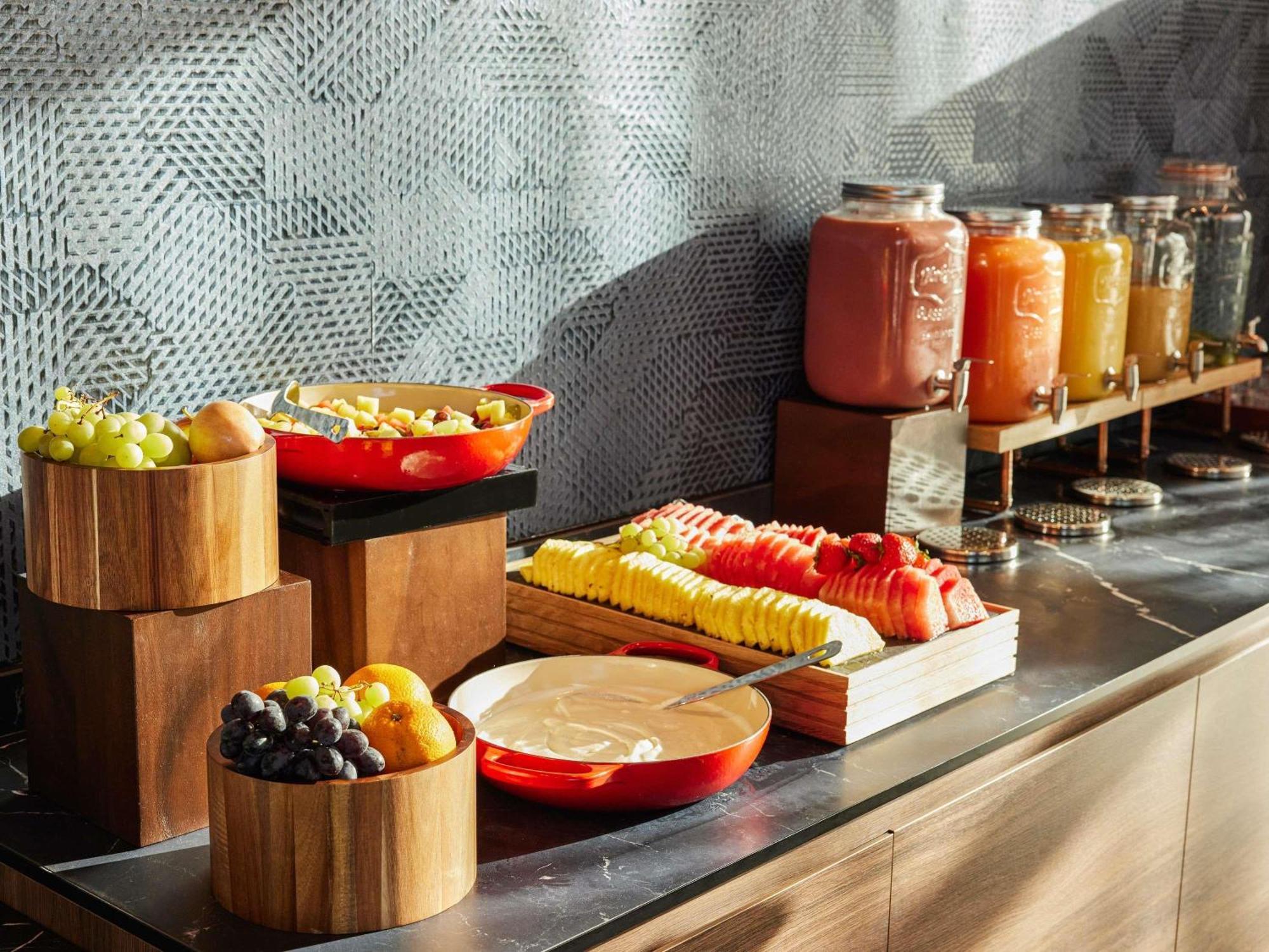 Tribe Manchester Airport By Accor Хейл Екстериор снимка