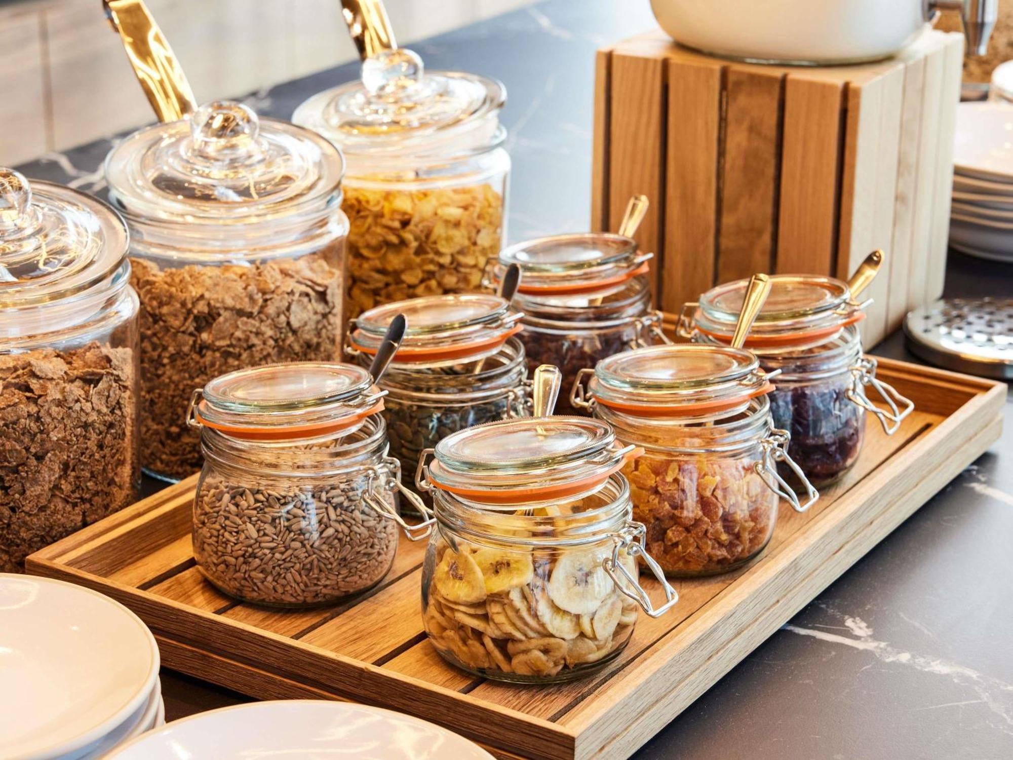Tribe Manchester Airport By Accor Хейл Екстериор снимка