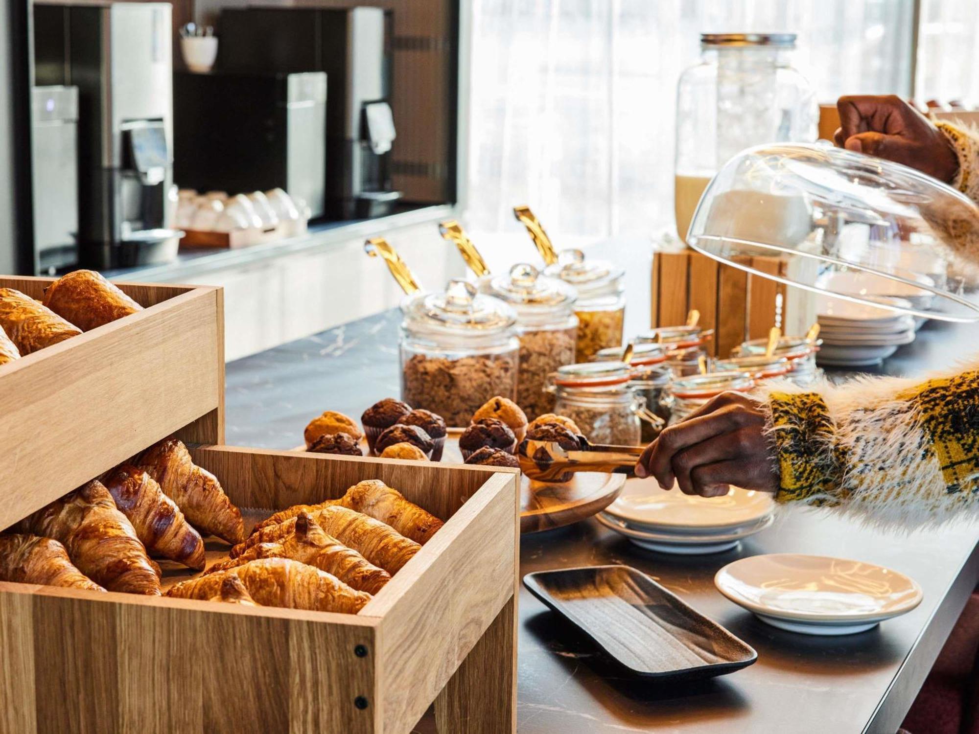Tribe Manchester Airport By Accor Хейл Екстериор снимка