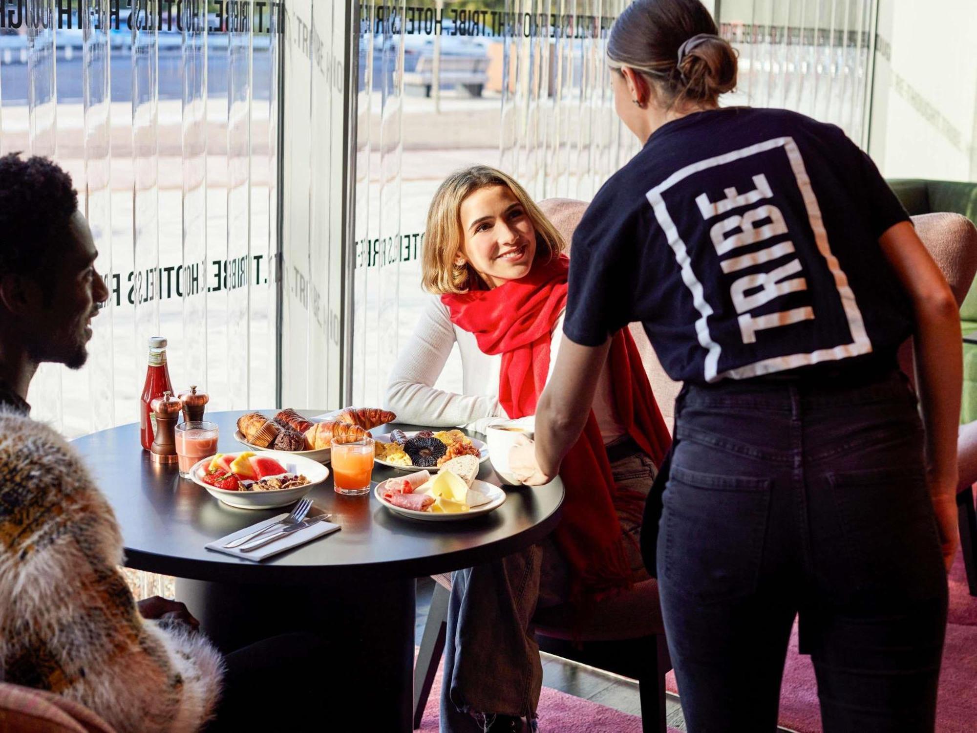 Tribe Manchester Airport By Accor Хейл Екстериор снимка